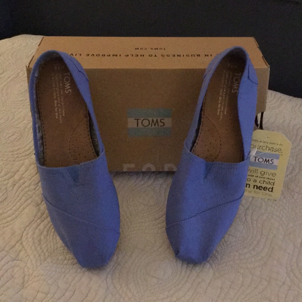 NEW W/ BOX 🛍 Regatta Blue Canvas Toms 7.5